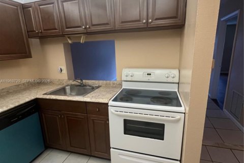 Condominio en alquiler en Lauderhill, Florida, 1 dormitorio, 68.28 m2 № 2030568 - foto 2