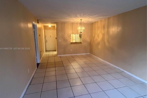Condominio en alquiler en Lauderhill, Florida, 1 dormitorio, 68.28 m2 № 2030568 - foto 10