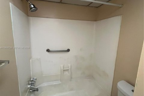 Condominio en alquiler en Lauderhill, Florida, 1 dormitorio, 68.28 m2 № 2030568 - foto 4