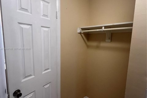 Condominio en alquiler en Lauderhill, Florida, 1 dormitorio, 68.28 m2 № 2030568 - foto 6