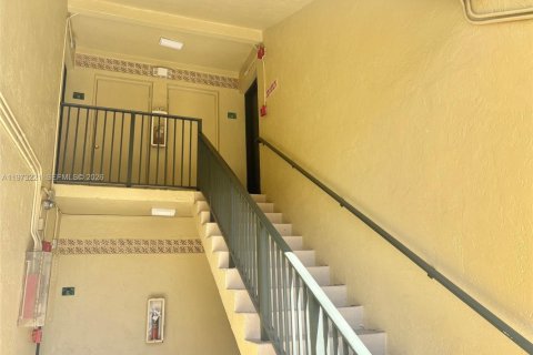 Copropriété à vendre à Hialeah, Floride: 1 chambre, 72.65 m2 № 2036599 - photo 3
