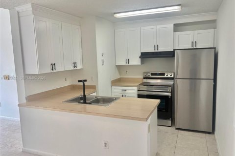 Copropriété à vendre à Hialeah, Floride: 1 chambre, 72.65 m2 № 2036599 - photo 4