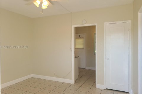 Снять в аренду квартиру в Холливуд, Флорида 1 спальня, 48.77м2, № 2040972 - фото 3