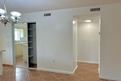 Condo in Sarasota, Florida, 2 bedrooms  № 2206686 - photo 12