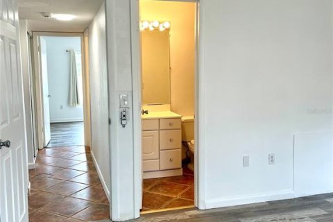 Condo in Sarasota, Florida, 2 bedrooms  № 2206686 - photo 16