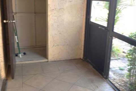 Condo in Sarasota, Florida, 2 bedrooms  № 2206686 - photo 24