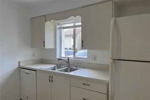 Condo in Sarasota, Florida, 2 bedrooms  № 2206686 - photo 9