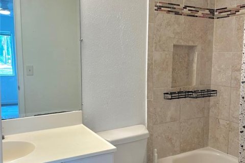 Condo in Sarasota, Florida, 2 bedrooms  № 2206686 - photo 17