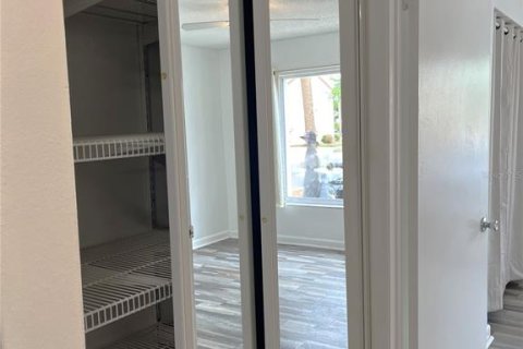 Condo in Sarasota, Florida, 2 bedrooms  № 2206686 - photo 21