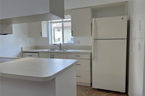 Condo in Sarasota, Florida, 2 bedrooms  № 2206686 - photo 8
