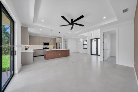 Casa en venta en Lehigh Acres, Florida, 4 dormitorios, 165.18 m2 № 2087266 - foto 13