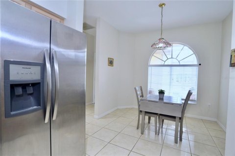 Adosado en venta en Kissimmee, Florida, 2 dormitorios, 131.64 m2 № 2202557 - foto 19