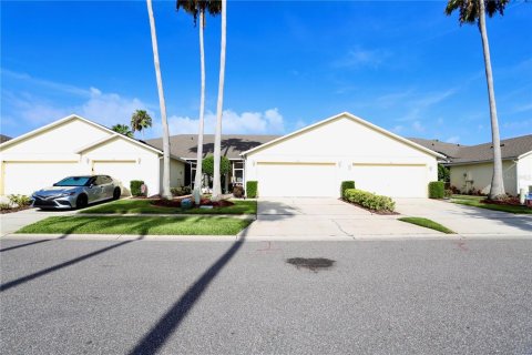 Adosado en venta en Kissimmee, Florida, 2 dormitorios, 131.64 m2 № 2202557 - foto 3