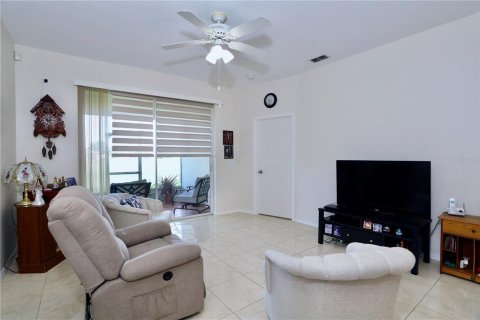 Adosado en venta en Kissimmee, Florida, 2 dormitorios, 131.64 m2 № 2202557 - foto 13