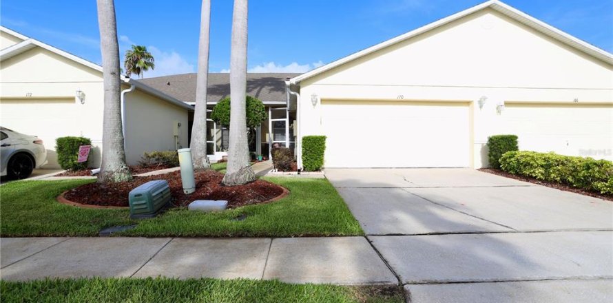 Adosado en Kissimmee, Florida 2 dormitorios, 131.64 m2 № 2202557