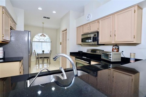 Adosado en venta en Kissimmee, Florida, 2 dormitorios, 131.64 m2 № 2202557 - foto 16