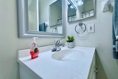 Adosado en venta en Kissimmee, Florida, 2 dormitorios, 131.64 m2 № 2202557 - foto 28