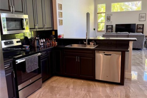 House in Weston, Florida 5 bedrooms, 250.19 sq.m. № 1865005 - photo 8