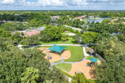 House in Weston, Florida 5 bedrooms, 250.19 sq.m. № 1865005 - photo 26