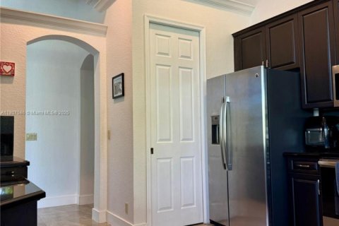 House in Weston, Florida 5 bedrooms, 250.19 sq.m. № 1865005 - photo 9