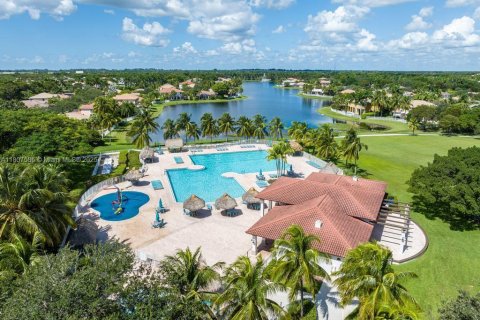House in Weston, Florida 5 bedrooms, 250.19 sq.m. № 1865005 - photo 25