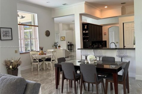 House in Weston, Florida 5 bedrooms, 250.19 sq.m. № 1865005 - photo 6