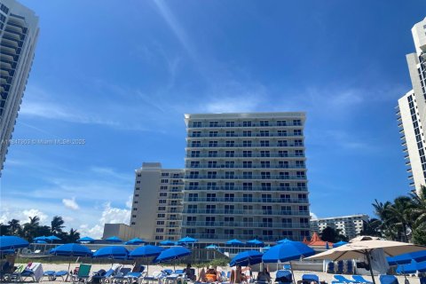 Купить кондоминиум в Санни-Айлс-Бич, Флорида 33.44м2, № 1936136 - фото 5