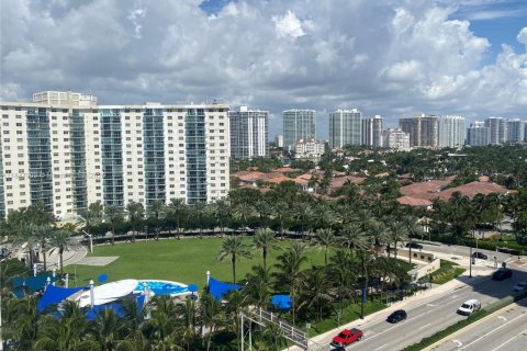 Купить кондоминиум в Санни-Айлс-Бич, Флорида 33.44м2, № 1936136 - фото 2