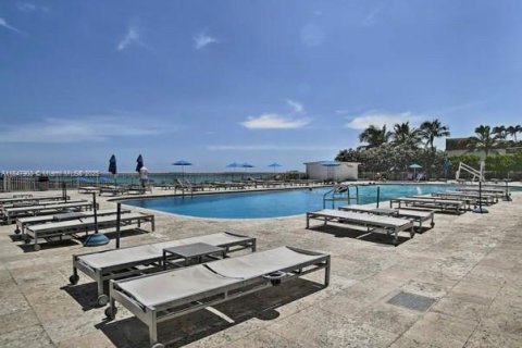 Купить кондоминиум в Санни-Айлс-Бич, Флорида 33.44м2, № 1936136 - фото 8