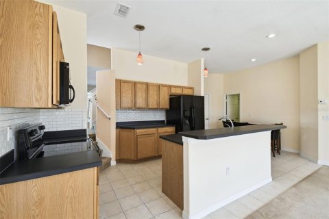 House in Davenport, Florida 5 bedrooms, 217.86 sq.m. № 1679903 - photo 6