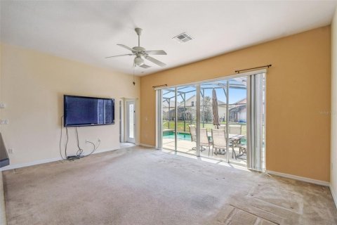 House in Davenport, Florida 5 bedrooms, 217.86 sq.m. № 1679903 - photo 9