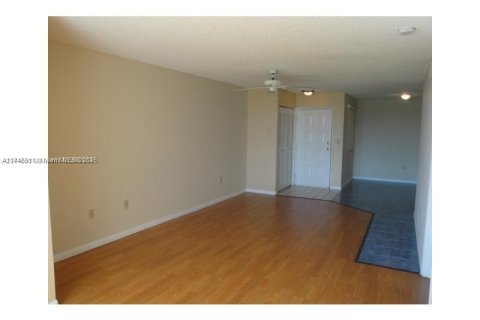 Condo in Oakland Park, Florida, 1 bedroom  № 1707534 - photo 7