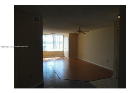 Condo in Oakland Park, Florida, 1 bedroom  № 1707534 - photo 1