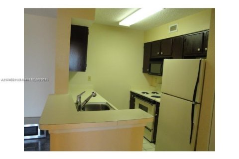 Condo in Oakland Park, Florida, 1 bedroom  № 1707534 - photo 3