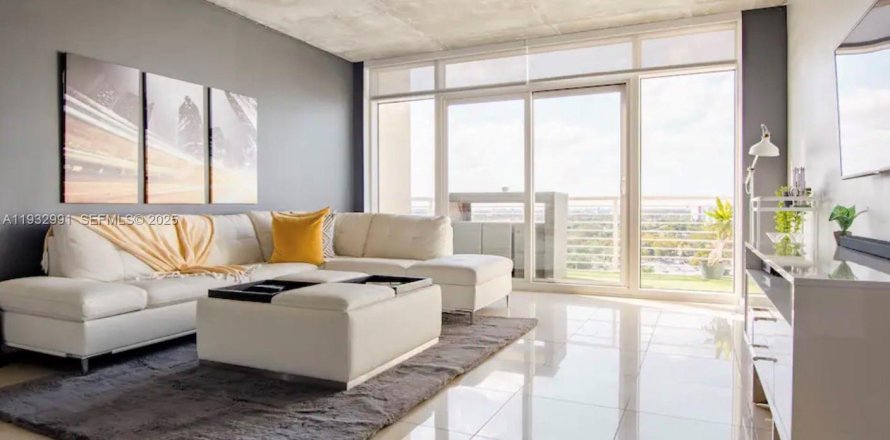Condominio en Miami, Florida, 1 dormitorio  № 1991153