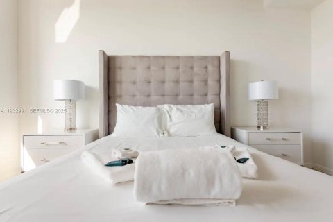 Condominio en alquiler en Miami, Florida, 1 dormitorio, 67.45 m2 № 1991153 - foto 8