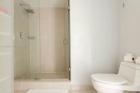 Condominio en alquiler en Miami, Florida, 1 dormitorio, 67.45 m2 № 1991153 - foto 11