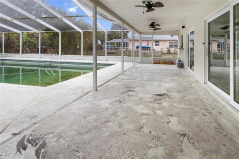House in Crystal River, Florida 5 bedrooms, 207.82 sq.m. № 1847172 - photo 29