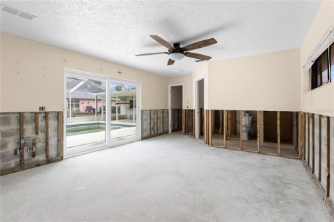 House in Crystal River, Florida 5 bedrooms, 207.82 sq.m. № 1847172 - photo 25