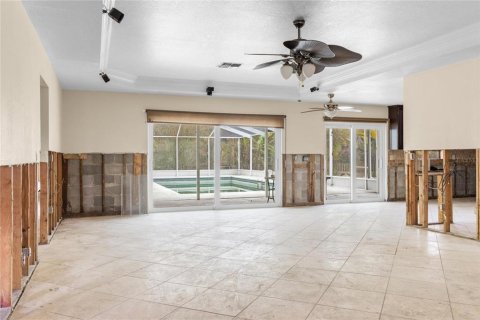 House in Crystal River, Florida 5 bedrooms, 207.82 sq.m. № 1847172 - photo 7