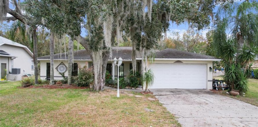 House in Crystal River, Florida 5 bedrooms, 207.82 sq.m. № 1847172