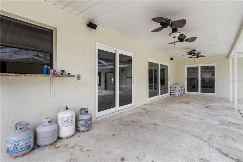 House in Crystal River, Florida 5 bedrooms, 207.82 sq.m. № 1847172 - photo 30