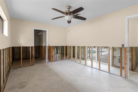 House in Crystal River, Florida 5 bedrooms, 207.82 sq.m. № 1847172 - photo 21