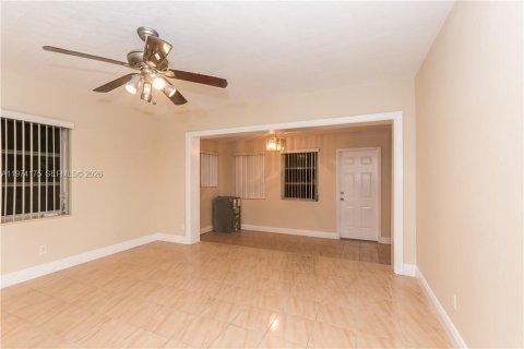 Casa en Hollywood, Florida 3 dormitorios, 119.57 m2 № 2079105