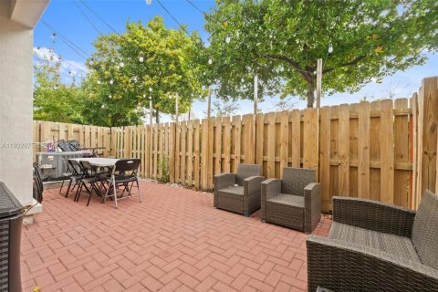 Condominio en venta en Doral, Florida, 3 dormitorios, 114.83 m2 № 2000742 - foto 12