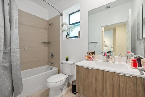 Condominio en venta en Doral, Florida, 3 dormitorios, 114.83 m2 № 2000742 - foto 19