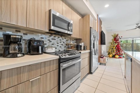 Condominio en venta en Doral, Florida, 3 dormitorios, 114.83 m2 № 2000742 - foto 6