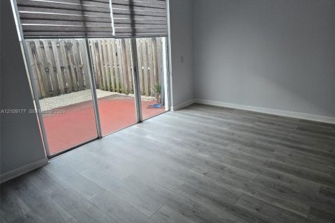 Condo in Miramar, Florida, 3 bedrooms № 2424955 - photo 14