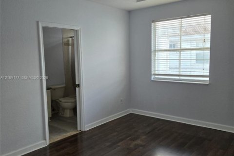 Condo in Miramar, Florida, 3 bedrooms № 2424955 - photo 9