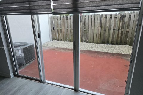 Condo in Miramar, Florida, 3 bedrooms № 2424955 - photo 12